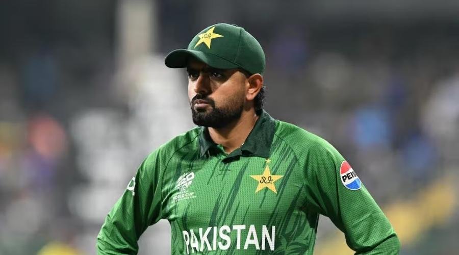 ENG vs PAK:  बिगड़ी तबीयत पर बाबर आजम ने दिया अपडेट, वाकई बीमार या फिर बहाना?